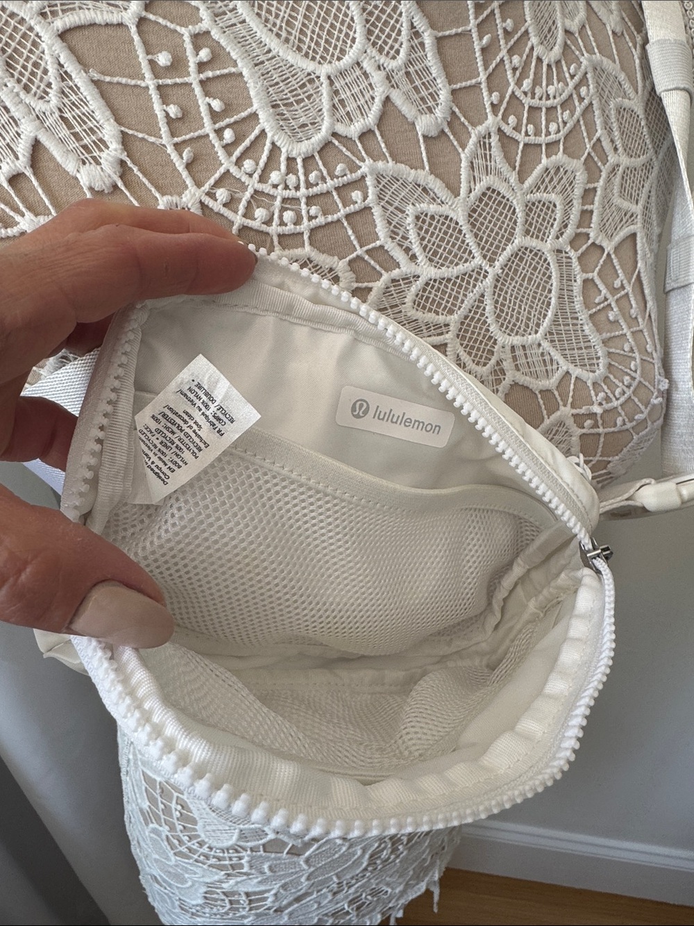 lululemon  White Belt Bag with Silver Logo - Picture 4 of 6